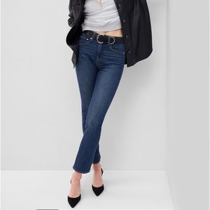 GAP Classic straight high-rise jeans in Medium Indigo. Size 31/12RS